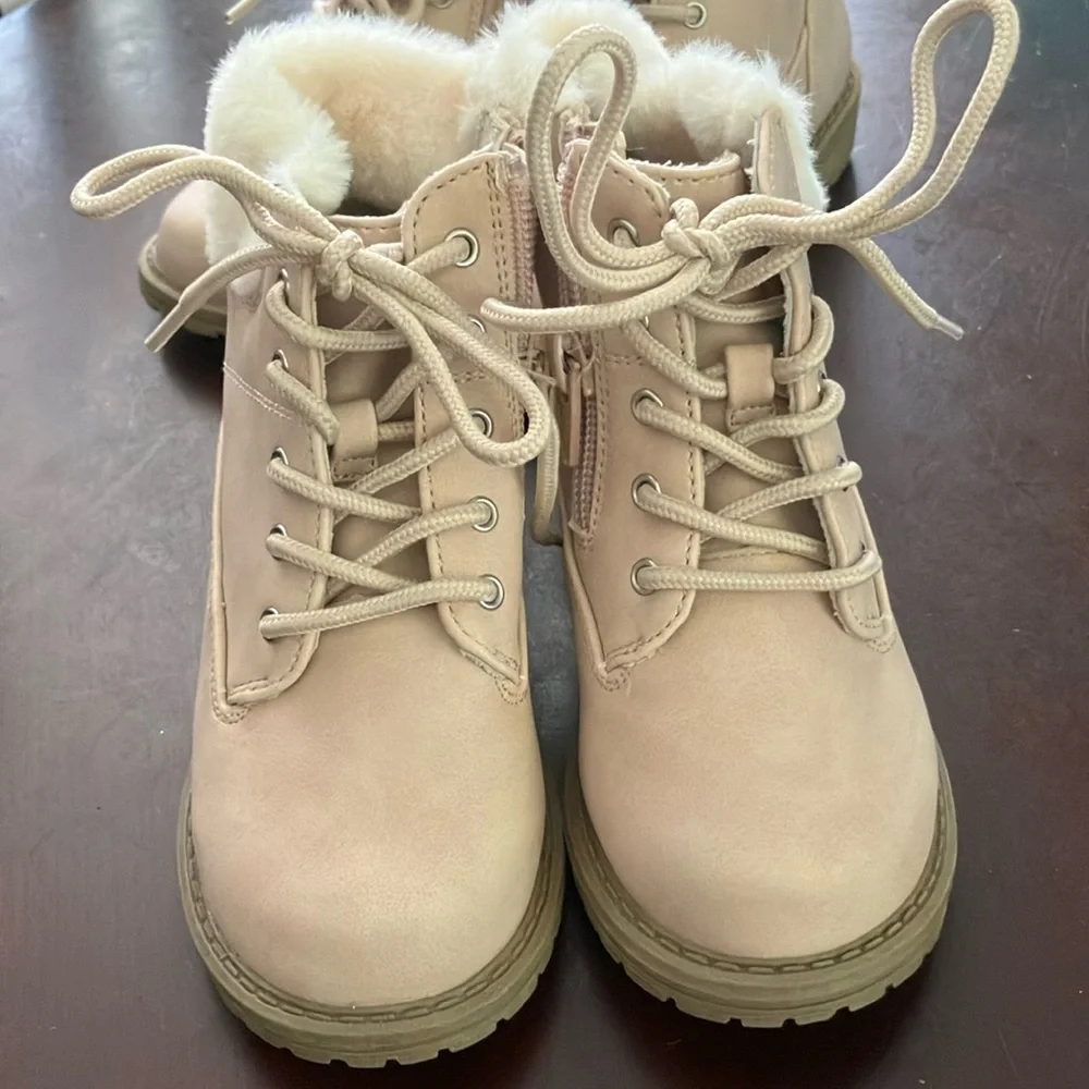 Girls size 8 beige with white fur boots